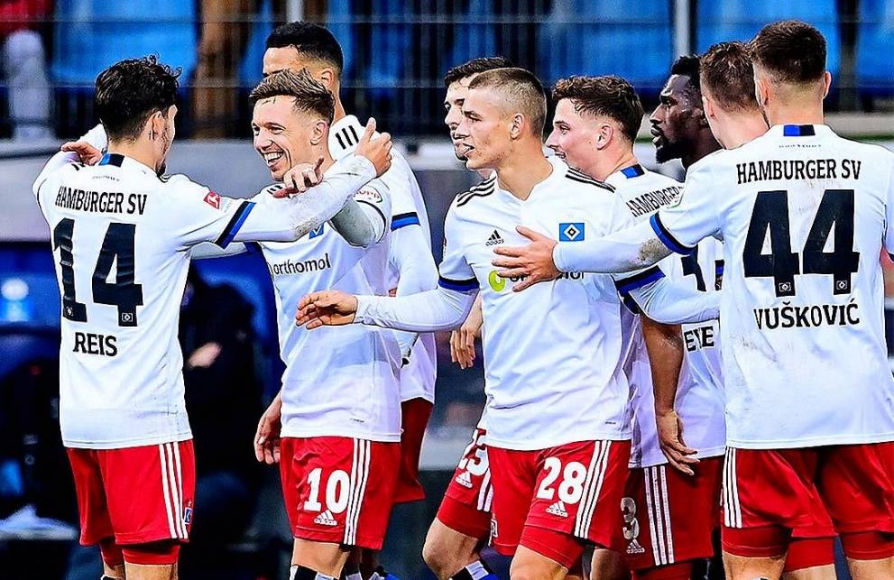 开云体育在线-沙尔克队遭遇惨败，备战下一场比赛