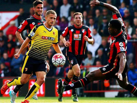 沙尔克队遭遇惨败,备战下一场比赛 沙尔克队遭遇惨败,备战下一场比赛