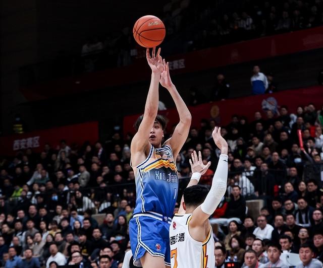 陕西男篮在比赛中顽强拼搏，一举战胜对手的简单介绍