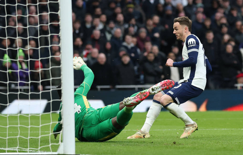 开云体育APP下载-热刺前锋进球，帮助球队击败对手