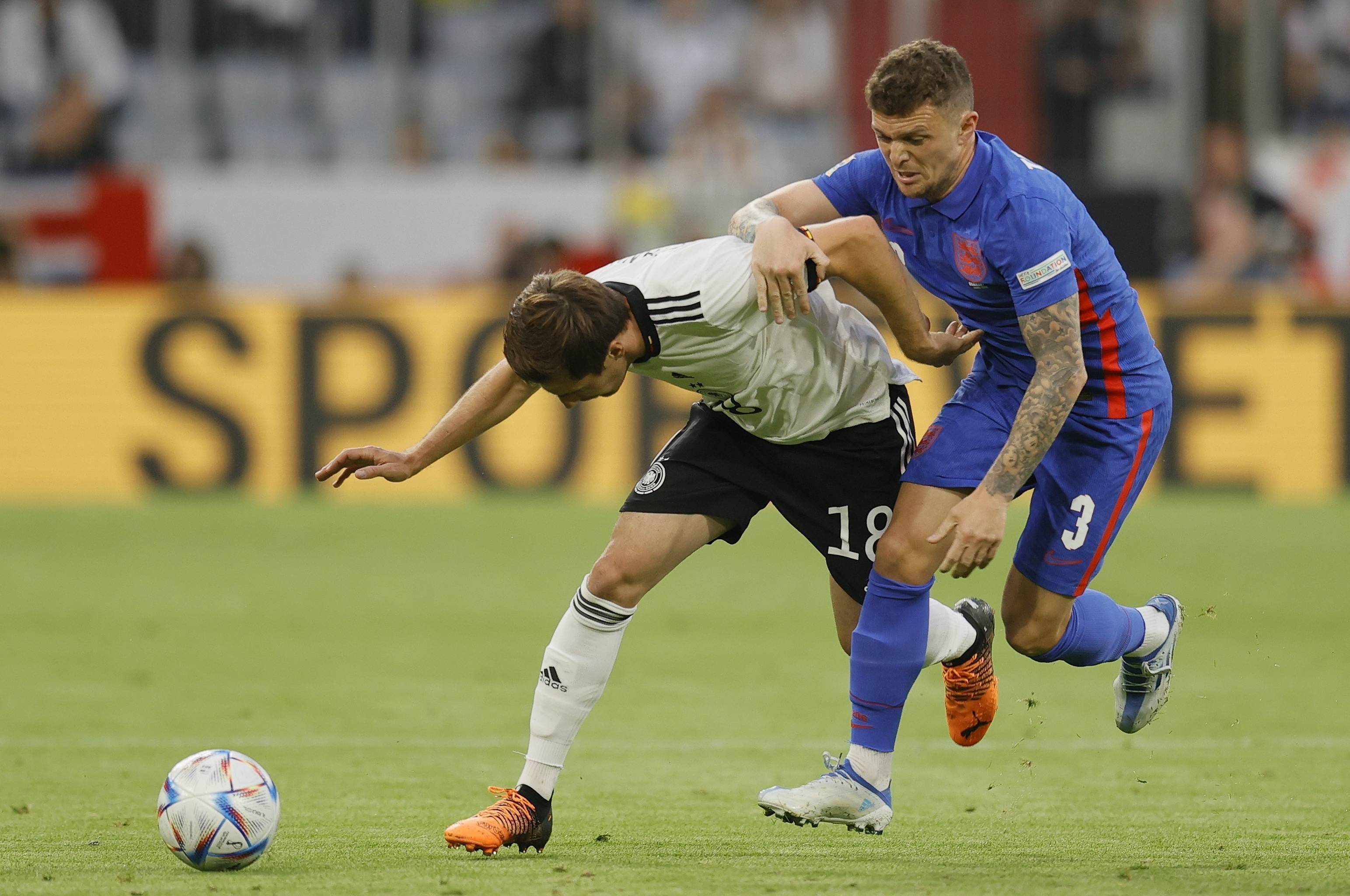 开云下载-包含波兰在对英格兰的比赛中力争取胜的词条