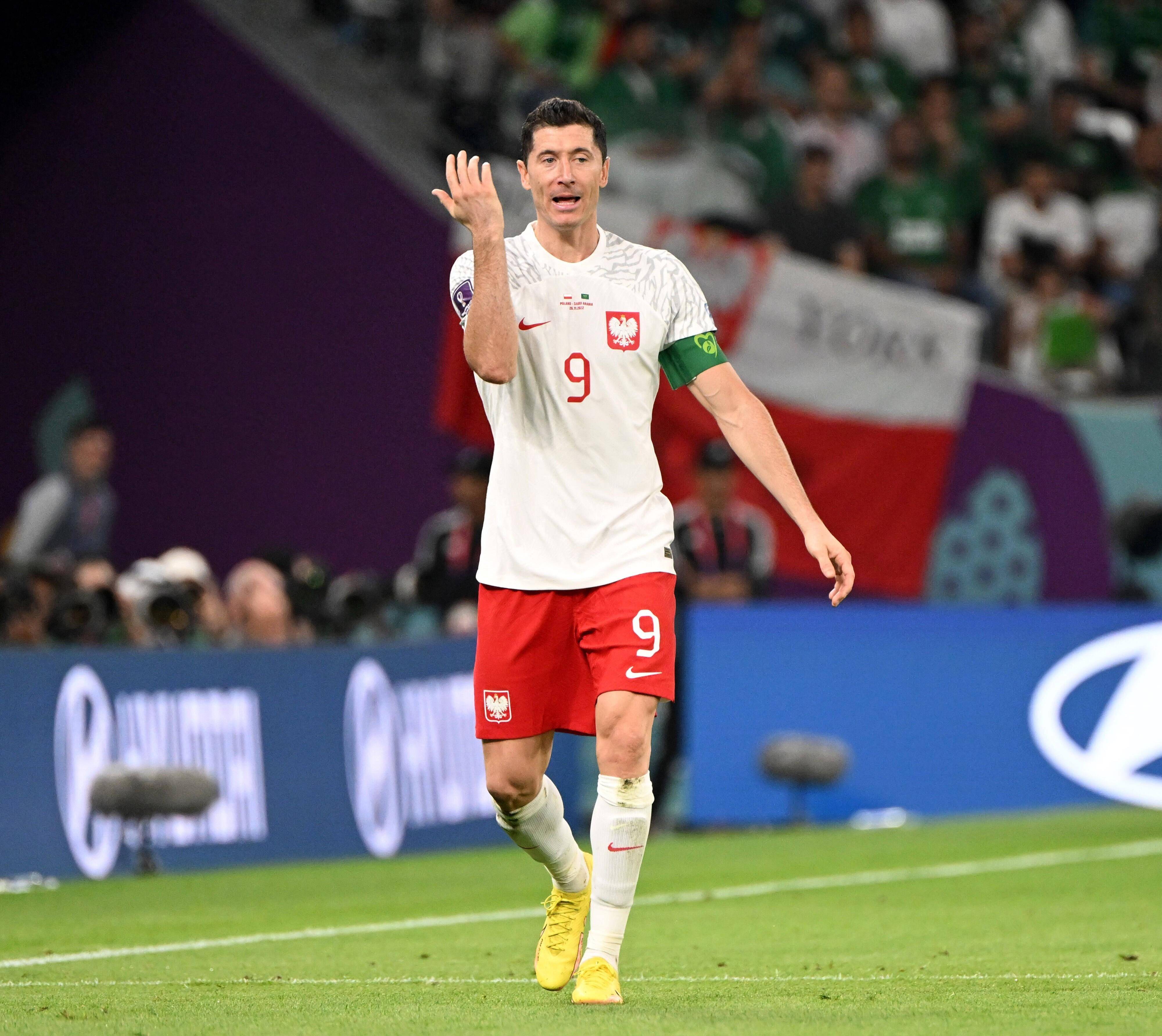 包含波兰在对英格兰的比赛中力争取胜的词条