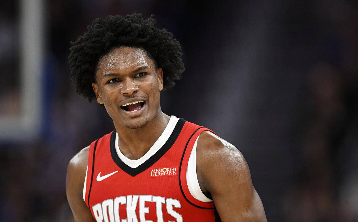 一位新秀球员在比赛中崭露头角,引起关注 一位新秀球员在比赛中崭露头角,引起关注