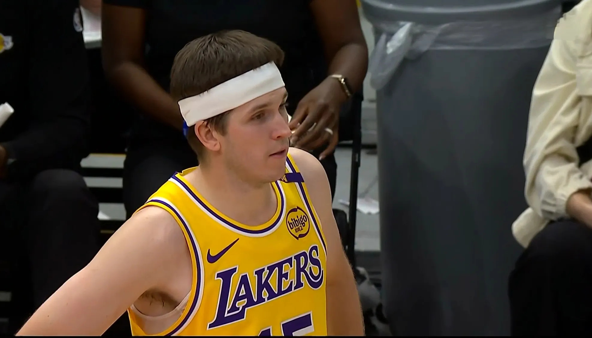 篮球明星们的比赛表现引发热议! 篮球明星们的比赛表现引发热议!