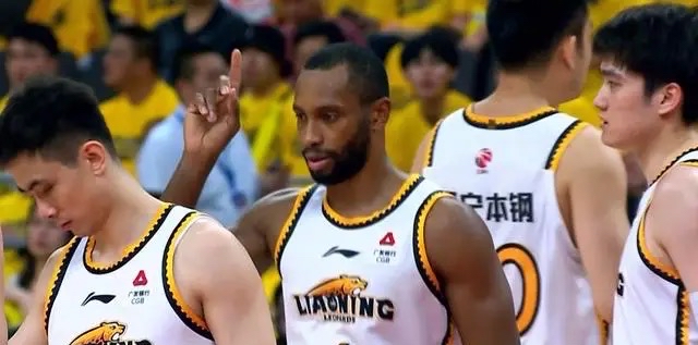 包含南美足球俱乐部引援转会风波，球迷热议的词条