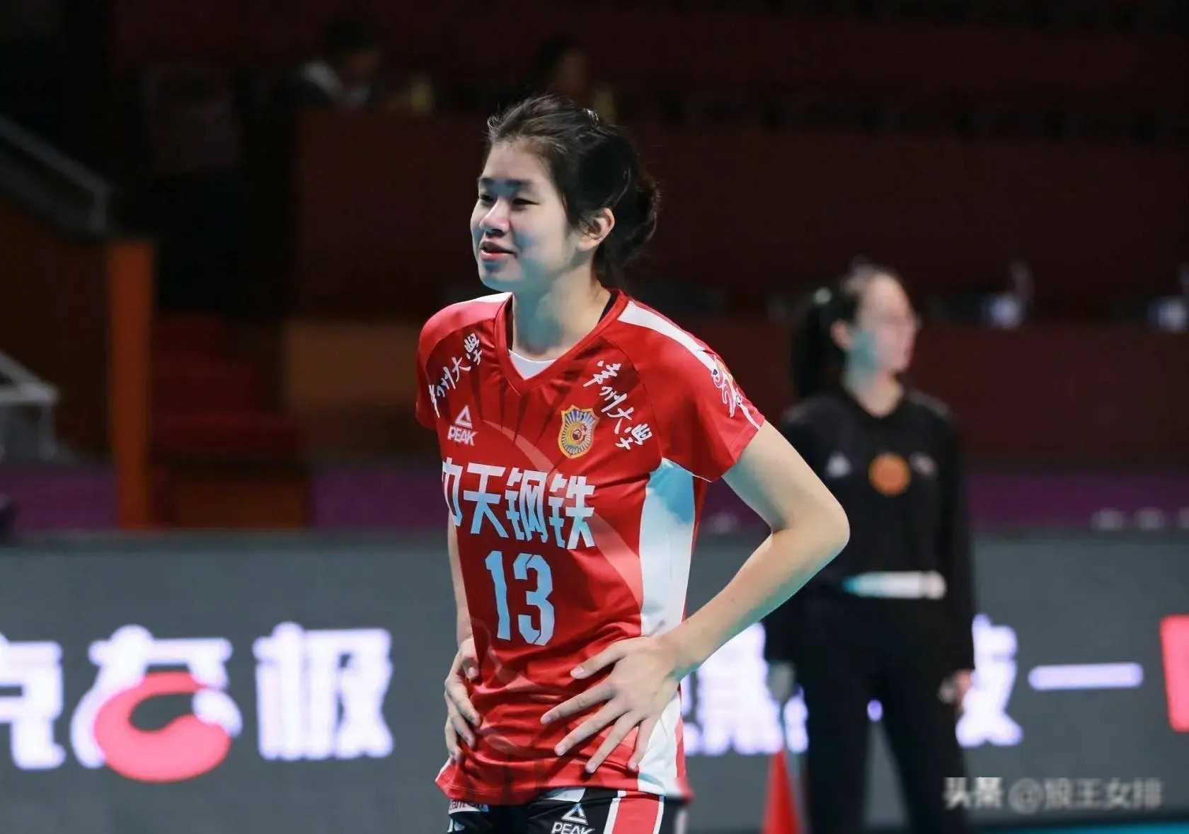 -女排选手坚韧拼搏，赢得冠军