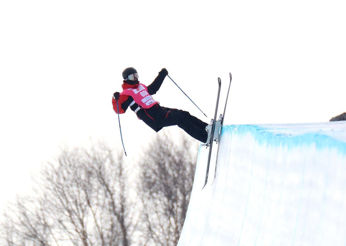 开云体育入口-阿根廷选手在自由式滑雪项目中表现出色