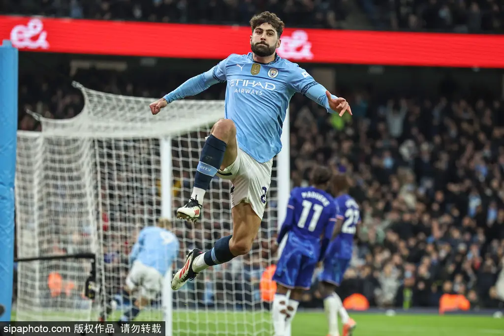 开云平台-詹姆斯遭遇曼城逆转，英超局势紧张
