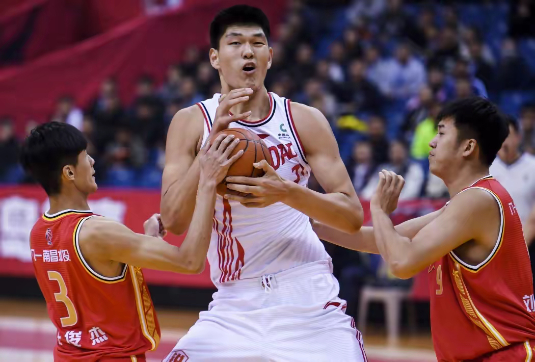 篮球明星表现出色,助球队取得胜利提升排名的简单介绍 篮球明星表现出色,助球队取得胜利提升排名的简单介绍