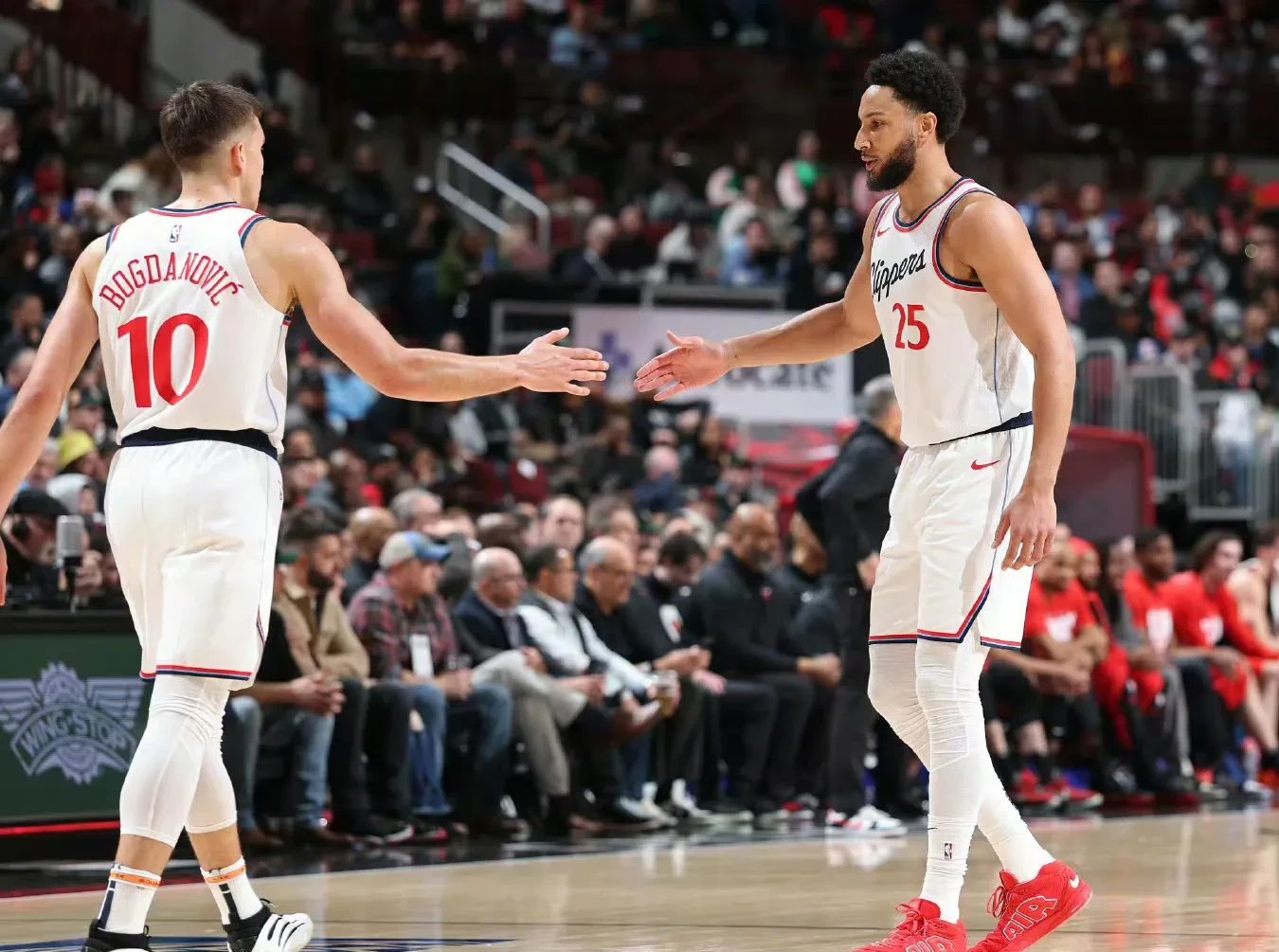 开云体育官网-快船大胜魔术队，核心球员携手争冠路上的简单介绍