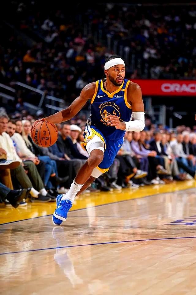 包含黄蜂队主场告捷，球队表现获主帅赞誉的词条