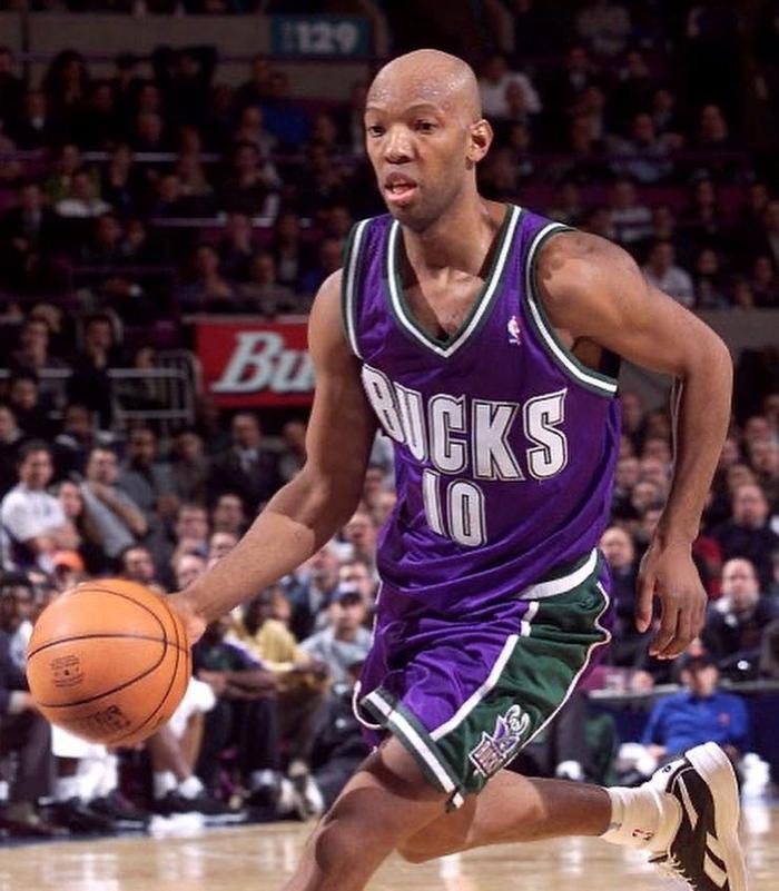 开云下载-雄鹿队医透露球员伤势详情，参赛或无碍