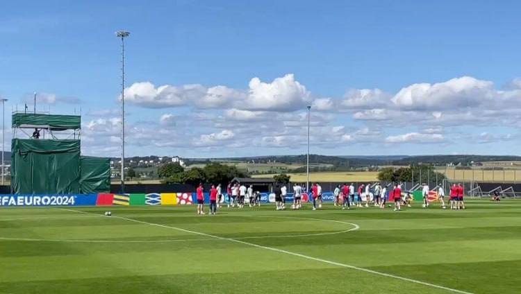 西班牙球员佩德里暗访球队训练基地 西班牙球员佩德里暗访球队训练基地