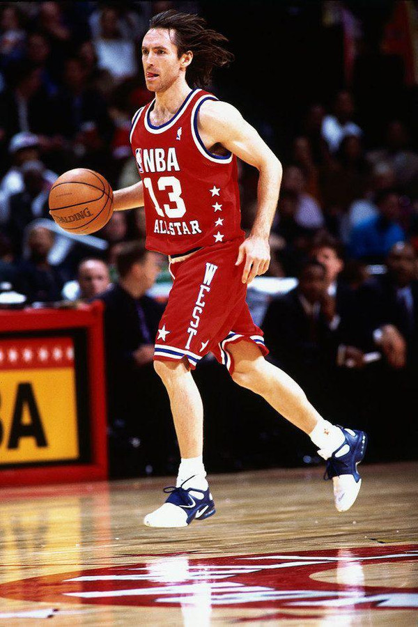 开云体育下载-纳什入选名人堂，为篮球界树立典范