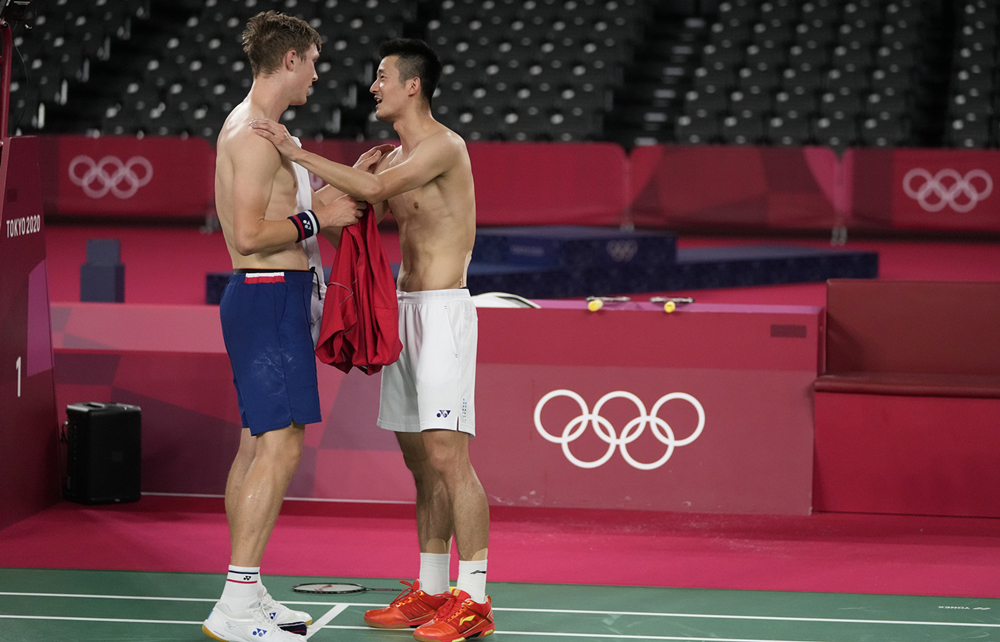 包含丹麦羽毛球队血洗日本羽毛球队，谌龙制霸全场的词条