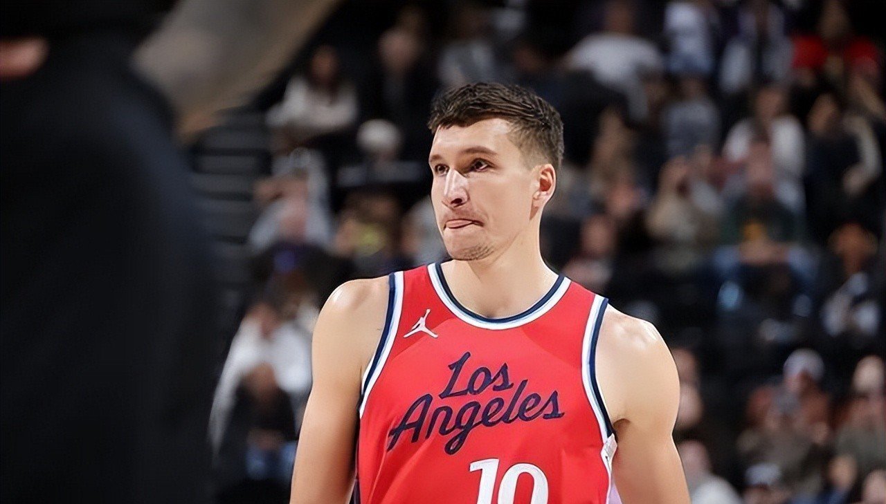 开云体育官网-快船逆转魔术，继续领跑