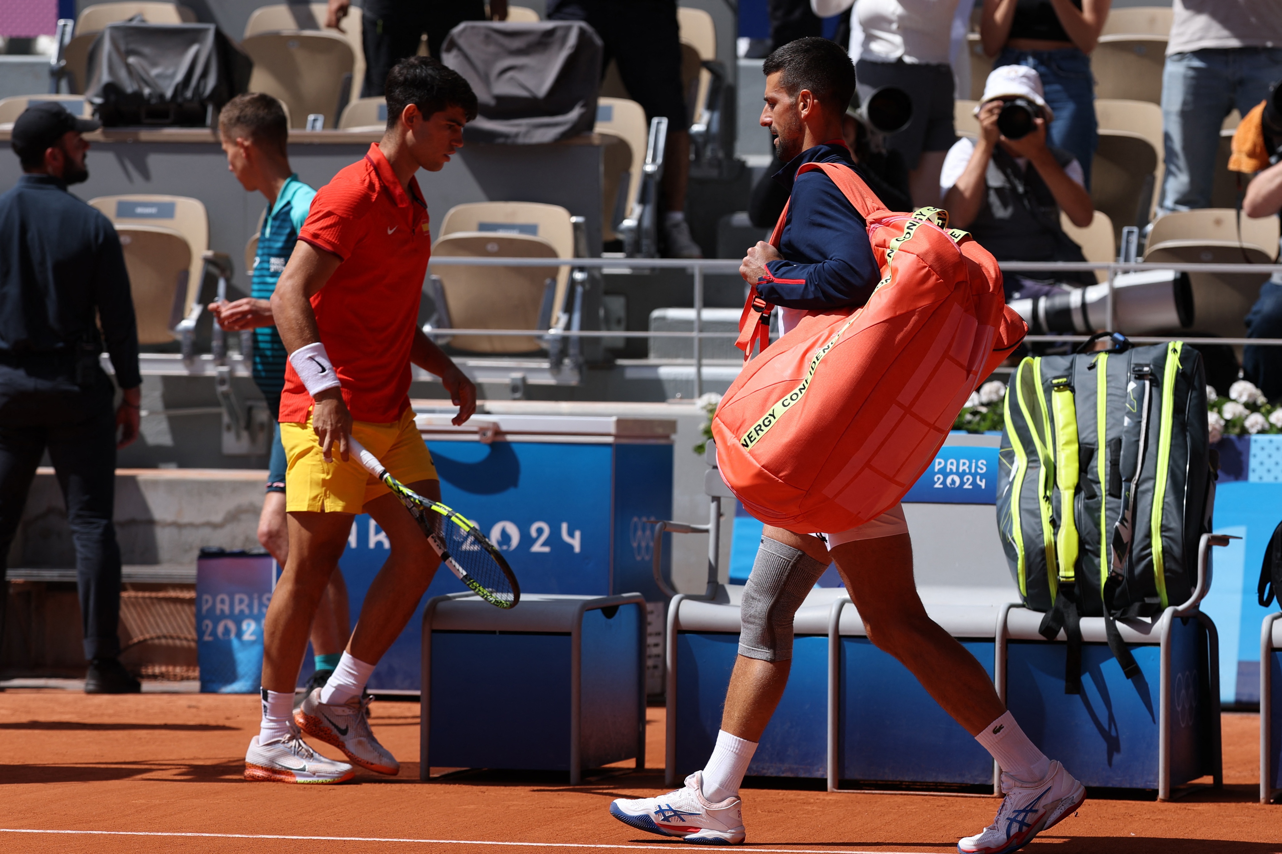 关于美国网球队险胜西班牙网球队,德约科维奇爆发神勇的信息 关于美国网球队险胜西班牙网球队,德约科维奇爆发神勇的信息