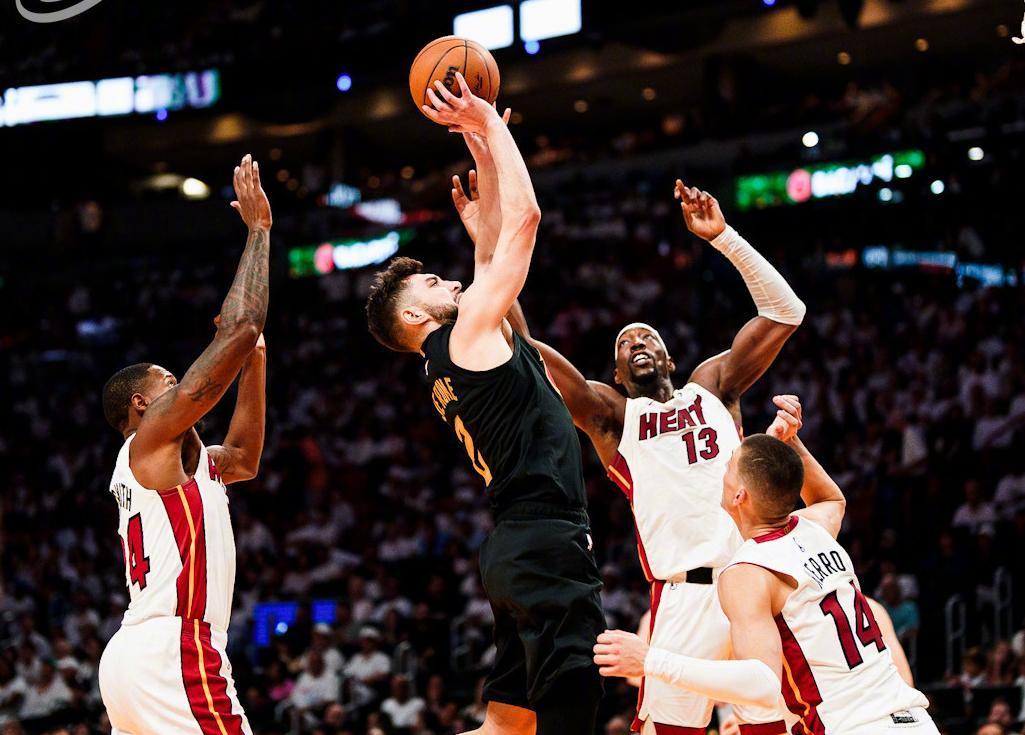 开云平台-热火战胜骑士，继续保持领先