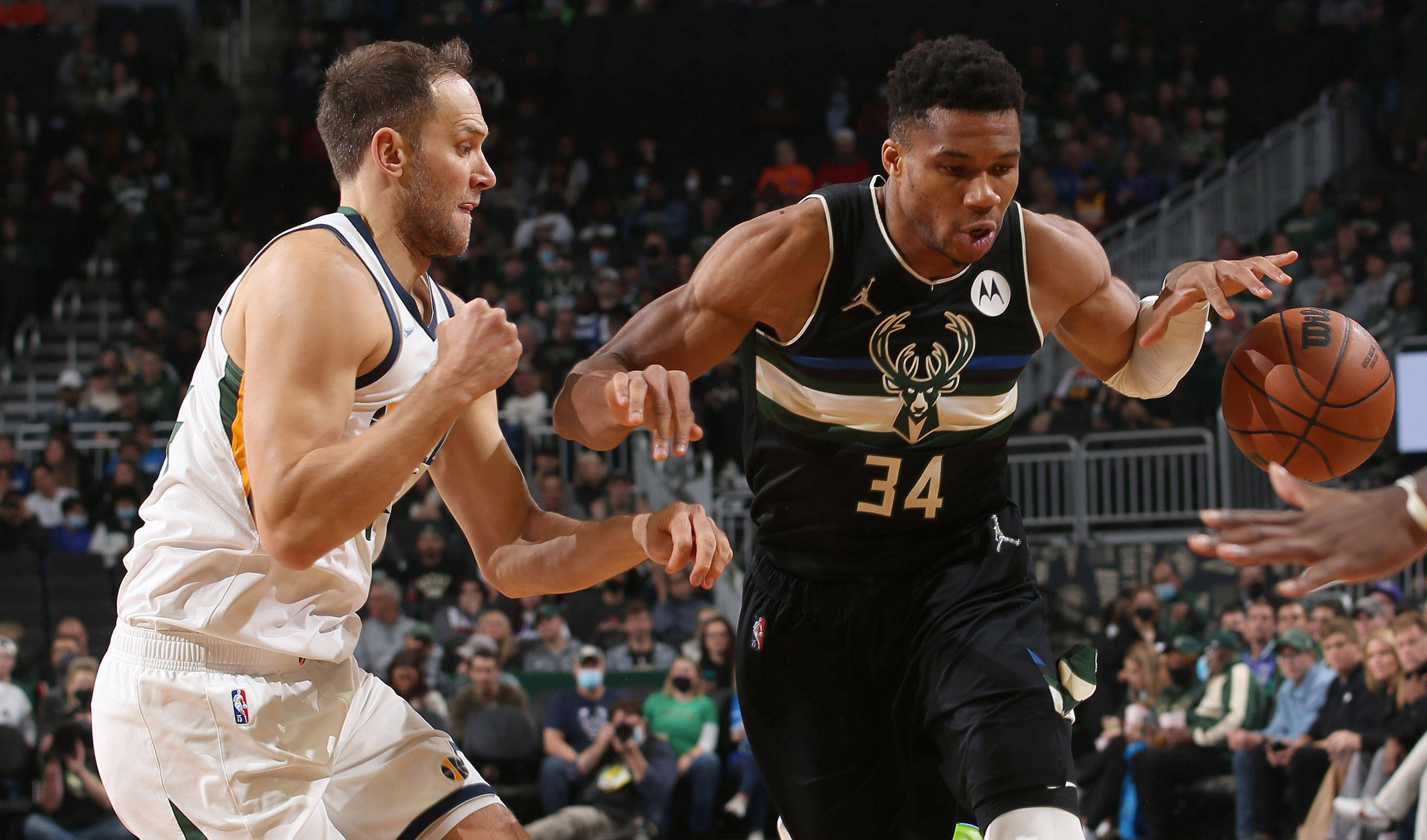 开云体育官方网站-尼克斯横扫雄鹿，戈贝尔状态火热