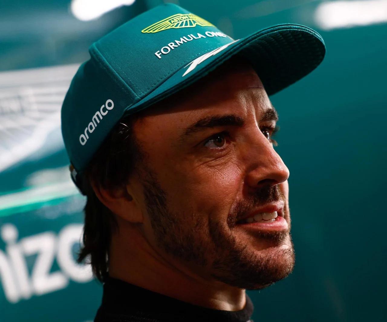 开云平台-阿斯顿马丁险胜雷诺车队，阿隆索高光表现