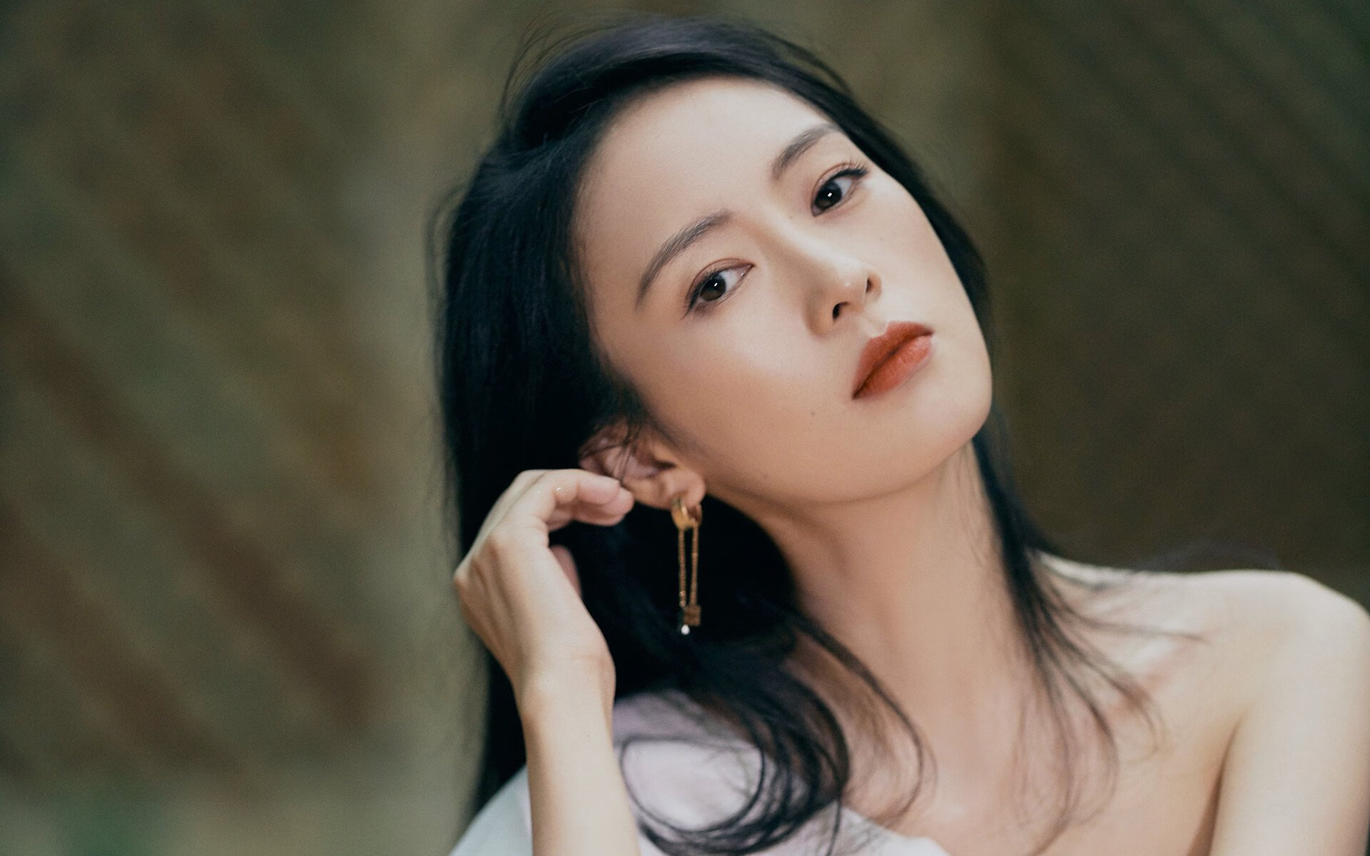 开云体育在线-非洲雄狮力克红魔，巴萨金童闪耀关键战—喀麦隆的战术突围与加维的决胜时刻