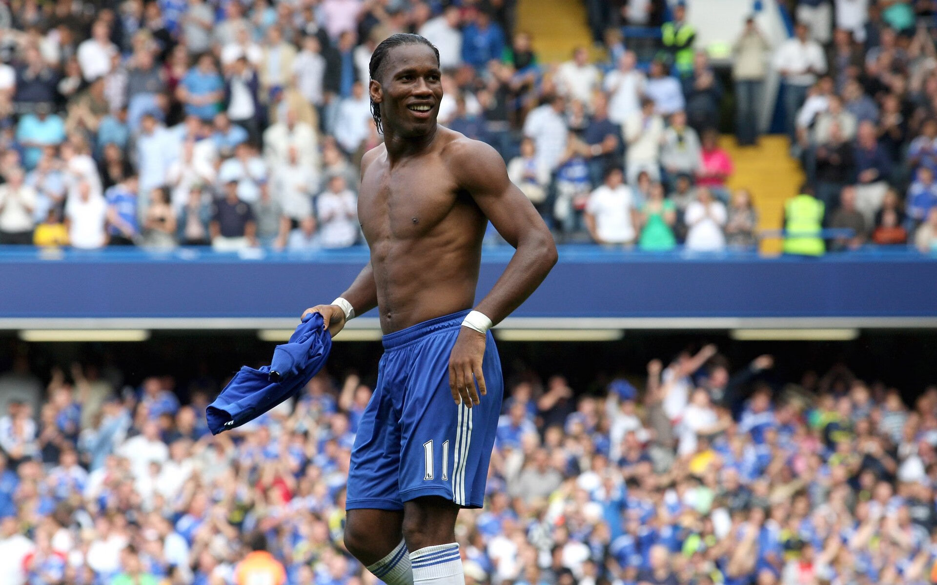 极速对决与绿茵碾压,F1年度争冠白热化,曼联欧战粉碎波兰壁垒