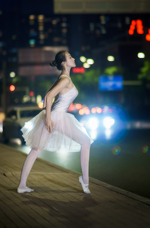 绿茵场上的雷霆与坚盾,牙买加风暴与库尔图瓦的救赎