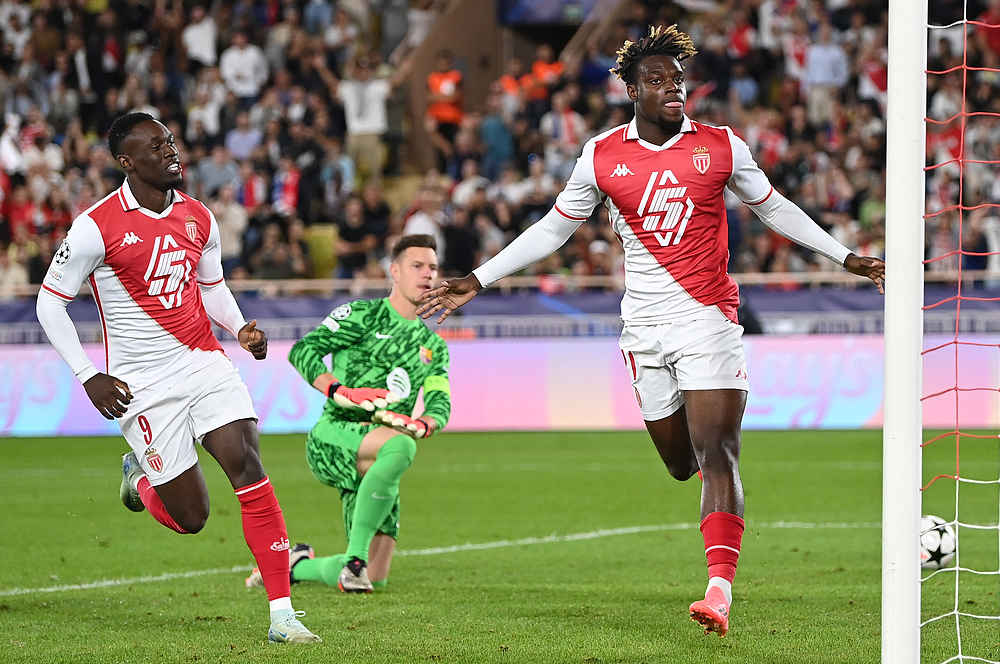 摩洛哥巅峰对决胜出哥斯达黎加，苏亚雷斯在欧冠淘汰赛接管比赛