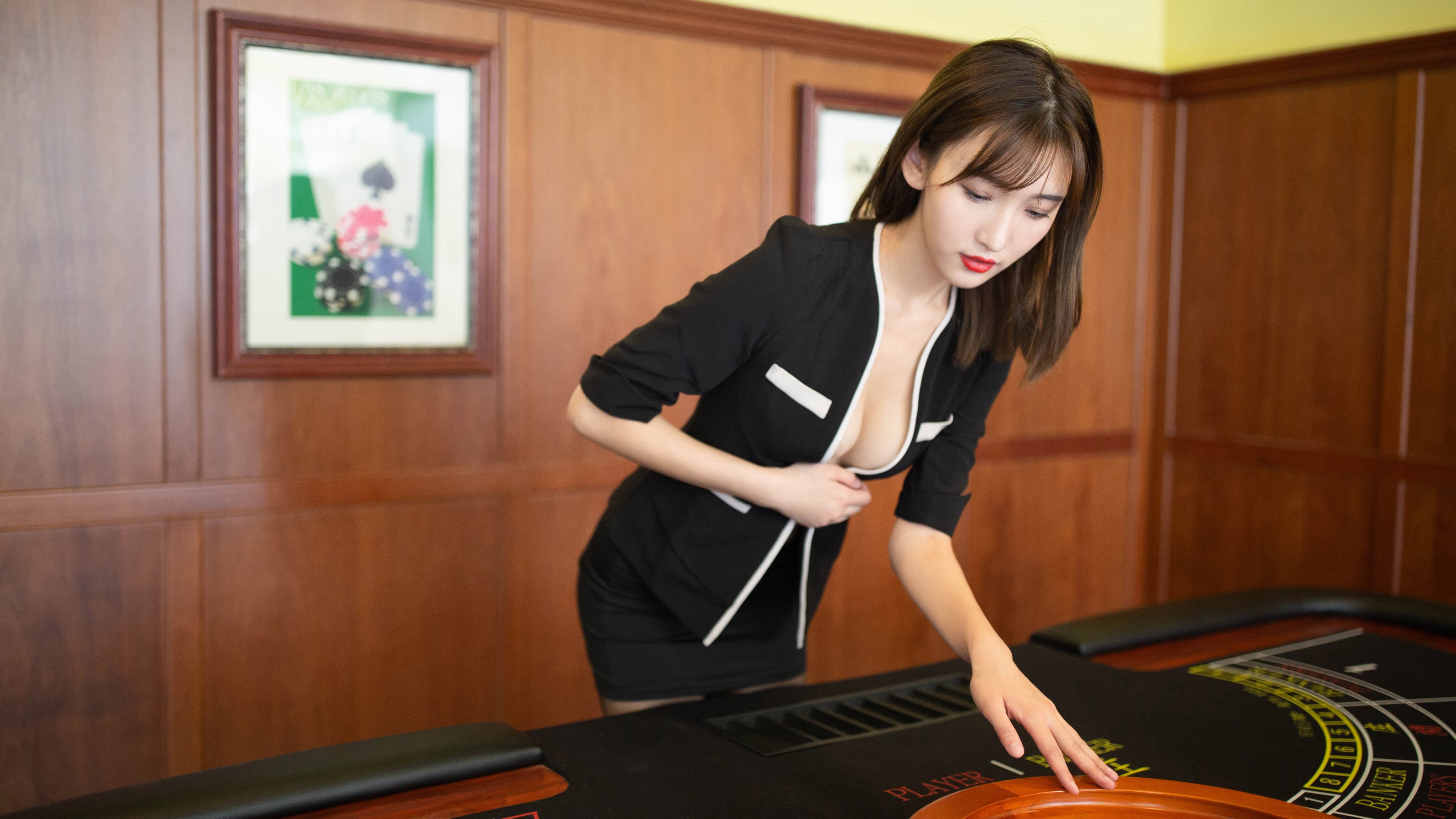 开云APP-猛龙终夺冠，布伦森展巨星锋芒—见证新一代巨星的诞生