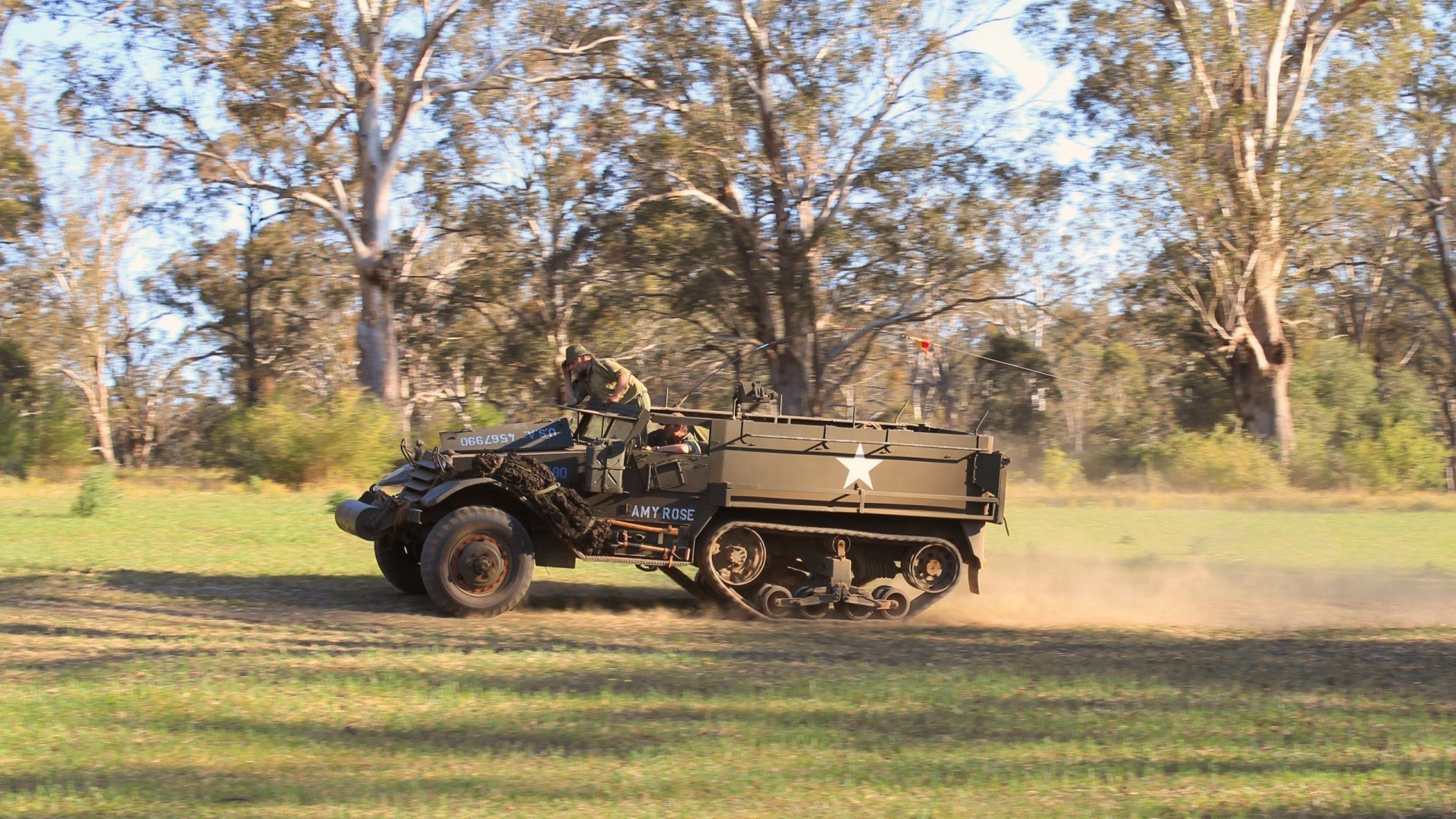 欧冠半决赛焦点战，曼联掀翻巴黎，绿茵场上的奇迹之夜